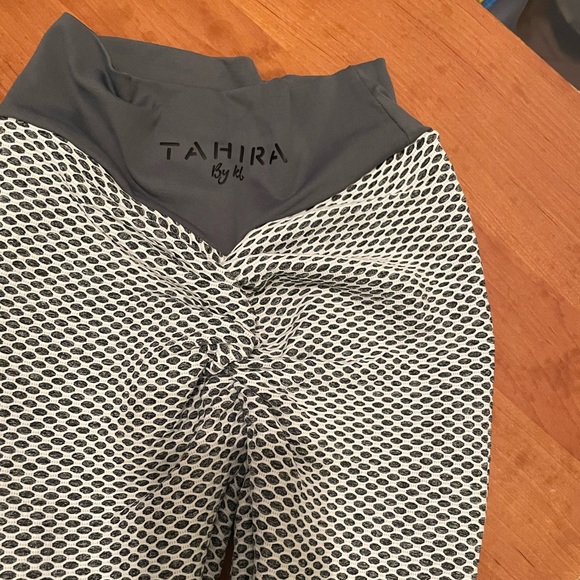 must have scrunch butt leggings S/M/L ask for availability this quality sold out - Picture 5 of 11